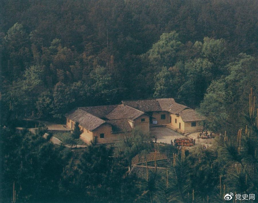 毛澤東故居&mdash;&mdash;湖南省湘潭縣韶山?jīng)_上屋場。1893年12月26日，毛澤東在這里誕生。